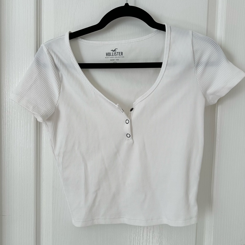 NWOT Hollister Women's White Buttoned Crop Top